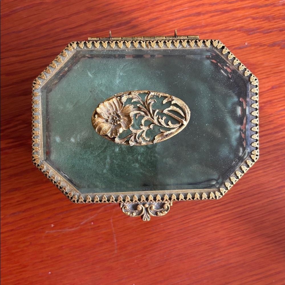 Elegant Gold and Glass Jewelry Box Matson - Picture 2 of 6